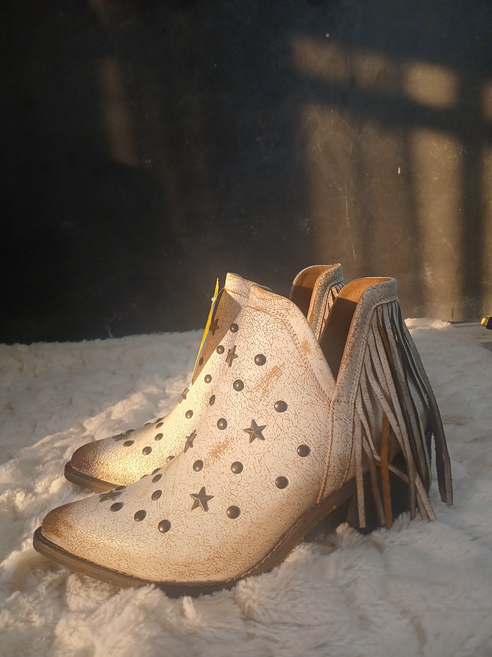 NWT Circle G By Corral Ladies White Studs & Fringe Ankle Boots CBQ0189 Size 7.5B